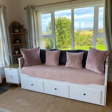Spacious Brook Sunroom Amazing View Apartment